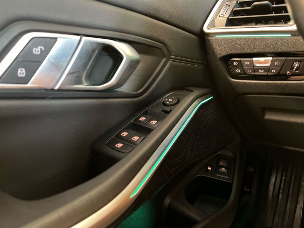 BMW 330 2021 Musta