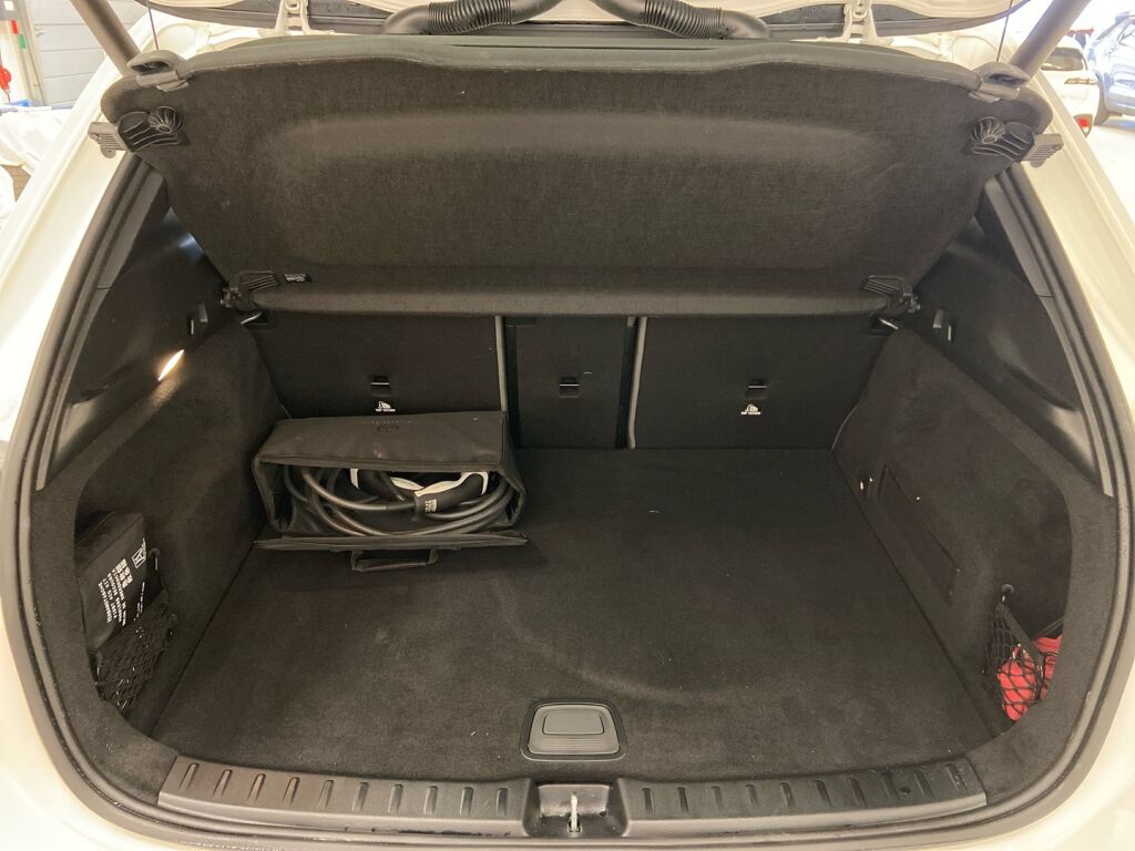 Mercedes-Benz EQA 2022 Valkoinen