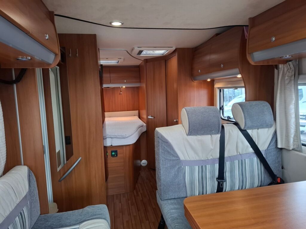 Knaus Skywave 650 MF 2011 Valkoinen