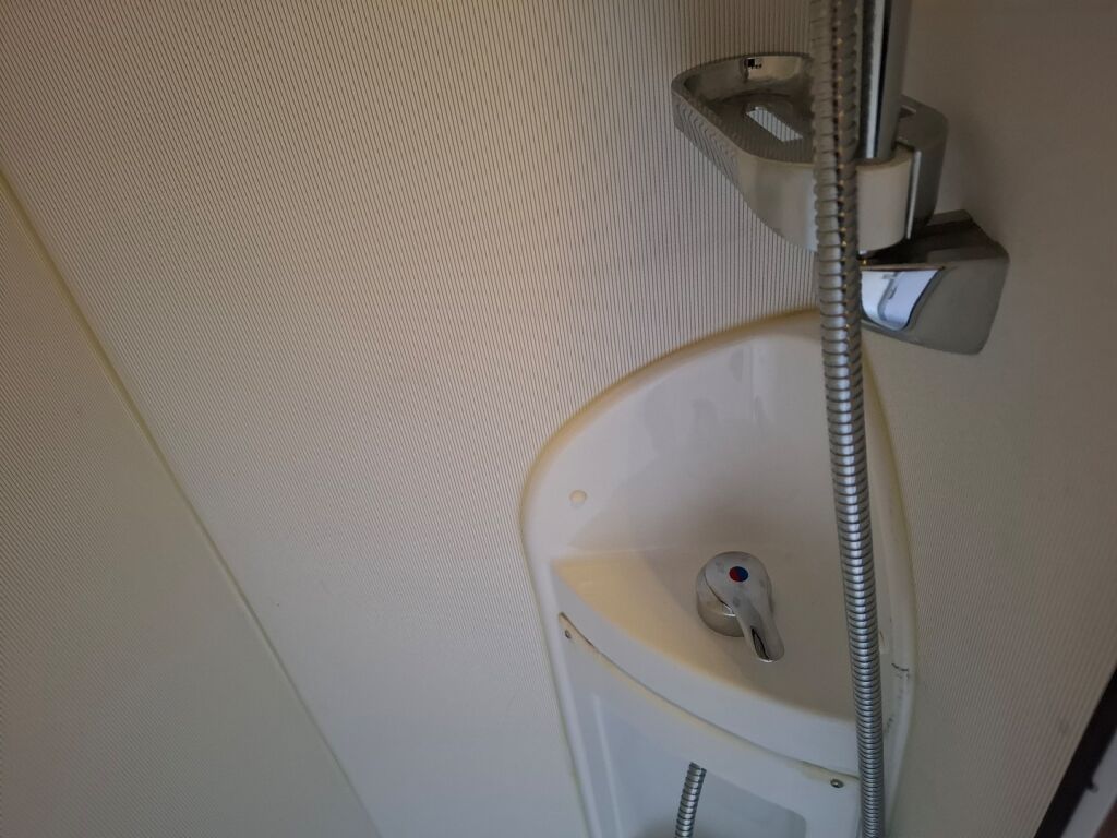 Knaus Skywave 650 MF 2011 Valkoinen