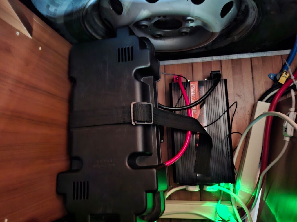 Knaus Skywave 650 MF 2011 Valkoinen