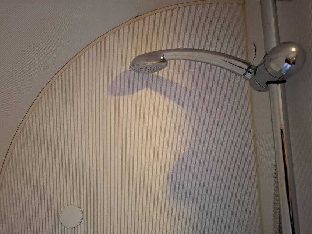 Knaus Skywave 650 MF 2011 Valkoinen