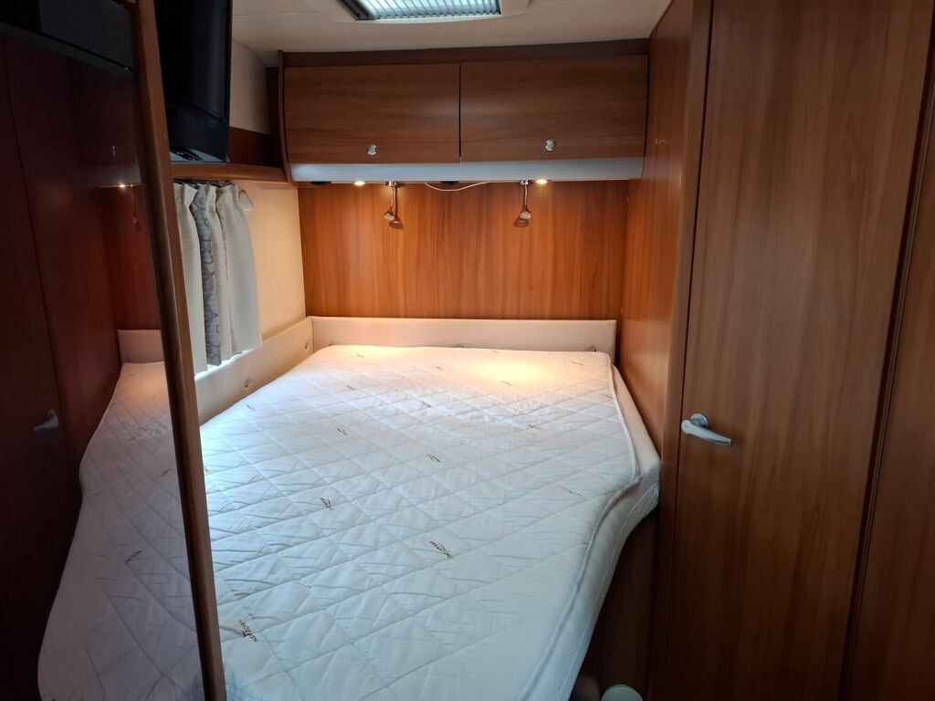 Knaus Skywave 650 MF 2011 Valkoinen