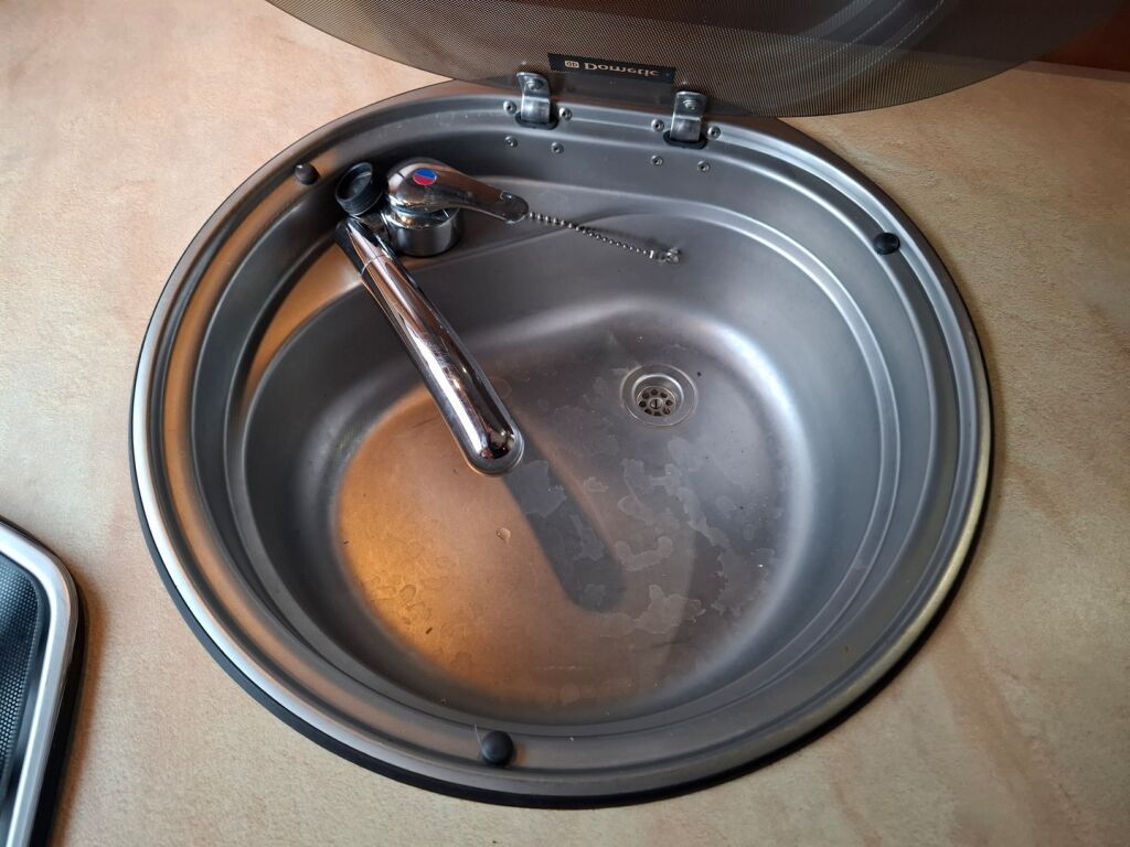 Knaus Skywave 650 MF 2011 Valkoinen