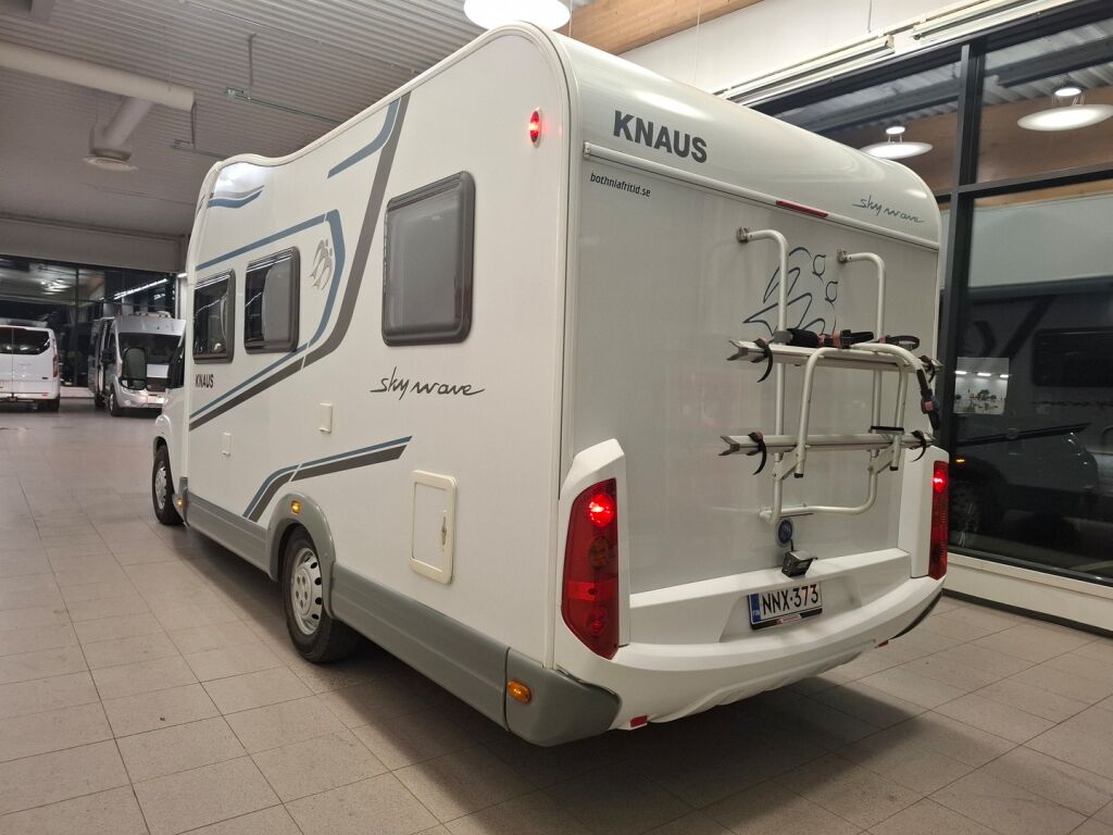 Knaus Skywave 650 MF 2011 Valkoinen