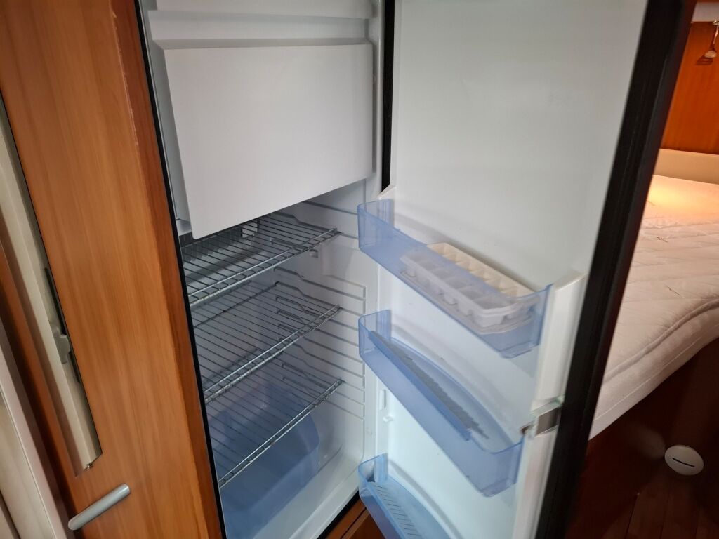 Knaus Skywave 650 MF 2011 Valkoinen