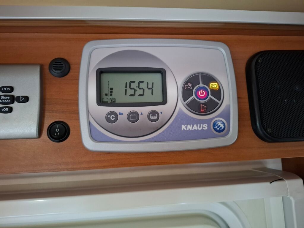 Knaus Skywave 650 MF 2011 Valkoinen