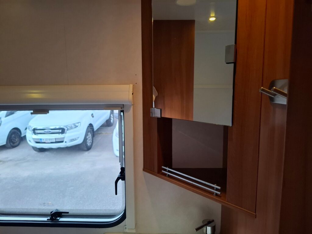 Knaus Skywave 650 MF 2011 Valkoinen