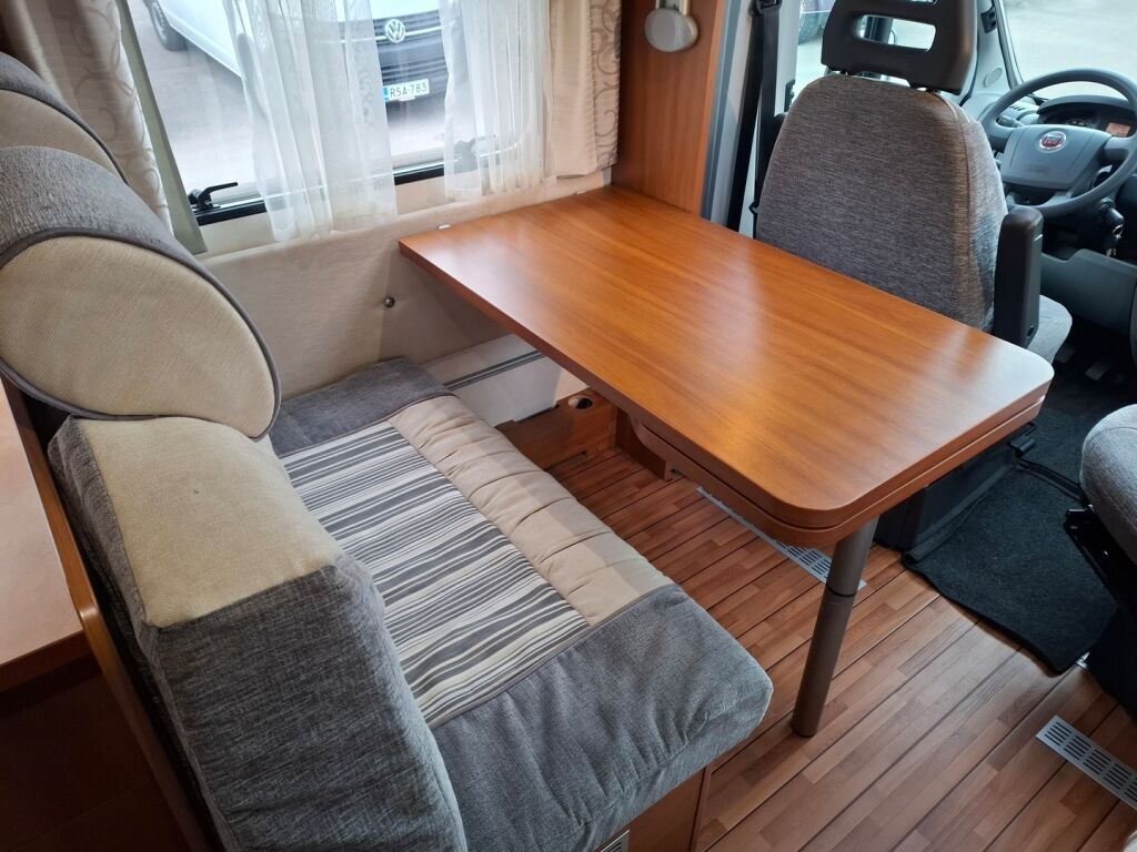 Knaus Skywave 650 MF 2011 Valkoinen