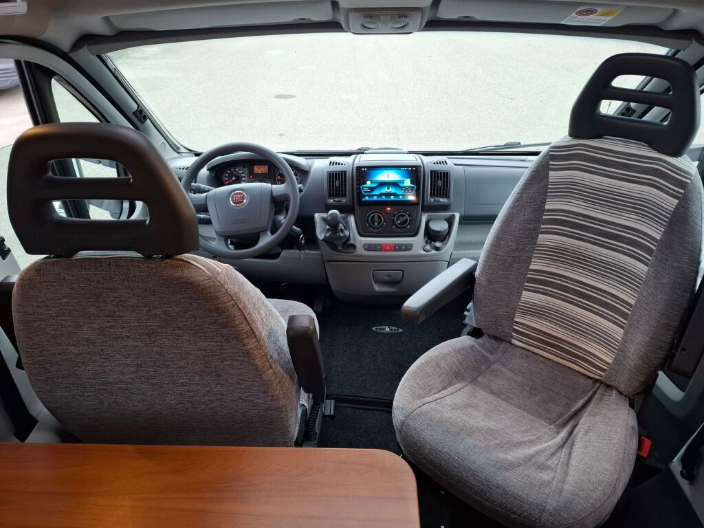 Knaus Skywave 650 MF 2011 Valkoinen