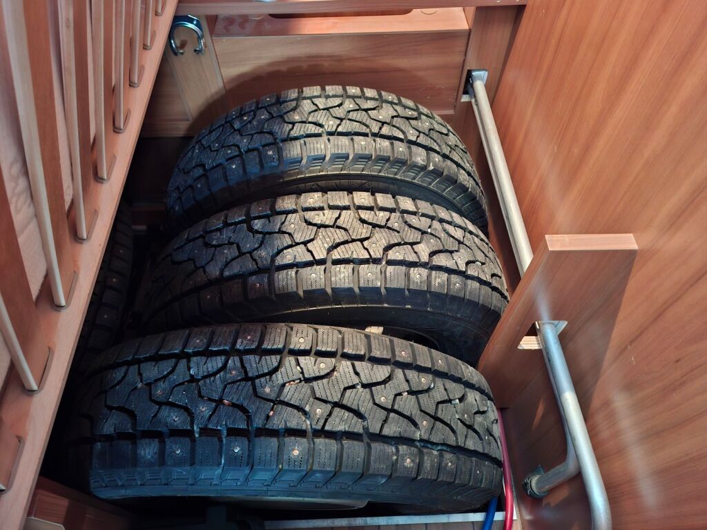 Knaus Skywave 650 MF 2011 Valkoinen