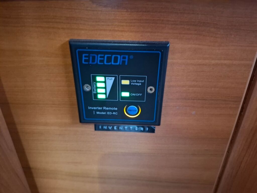 Knaus Skywave 650 MF 2011 Valkoinen