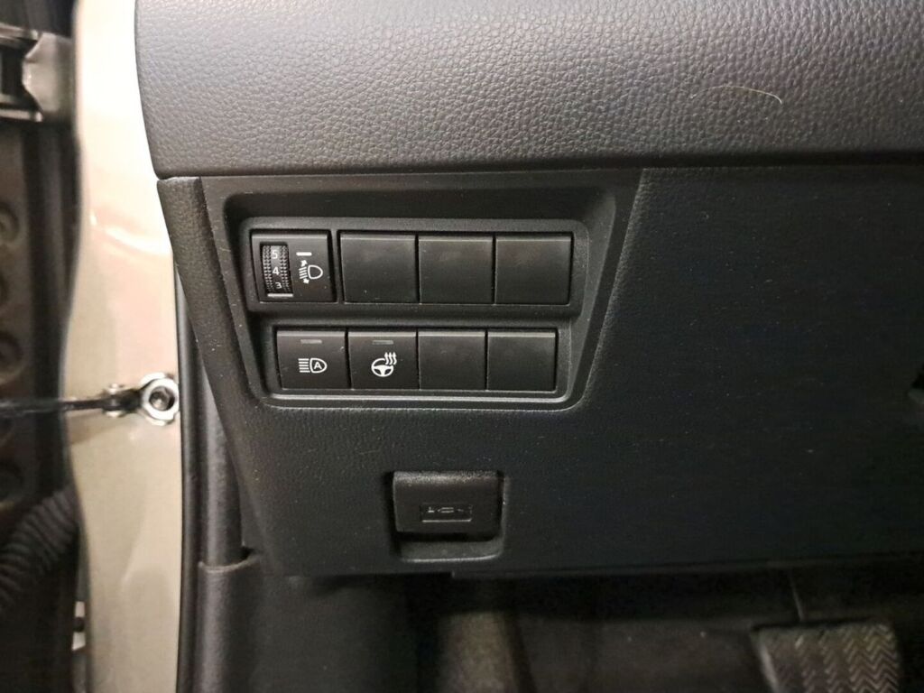 Toyota Yaris 2024 Ruskea (beige)