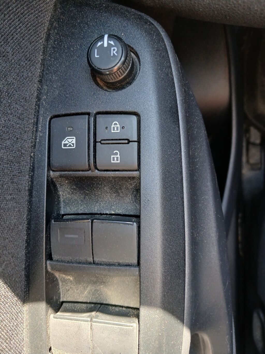 Toyota Yaris 2024 Ruskea (beige)