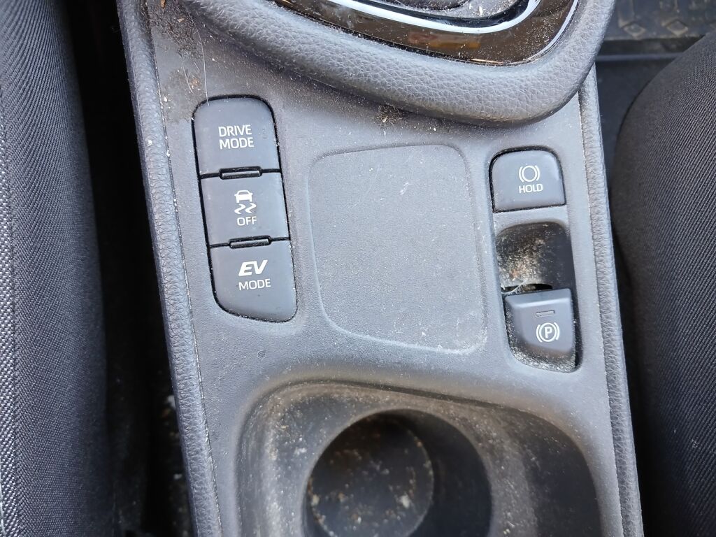 Toyota Yaris 2024 Ruskea (beige)