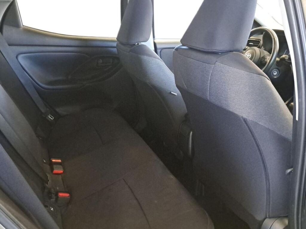 Toyota Yaris 2024 Ruskea (beige)