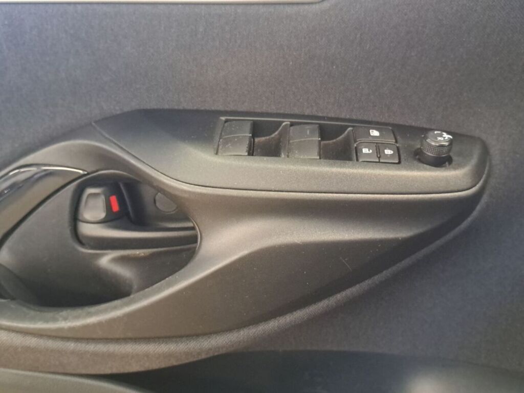 Toyota Yaris 2024 Ruskea (beige)