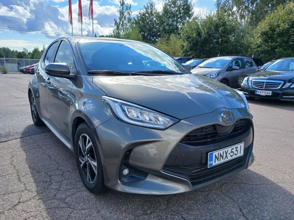 Toyota Yaris 2024 Ruskea (beige)