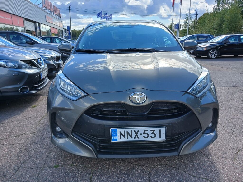 Toyota Yaris 2024 Ruskea (beige)