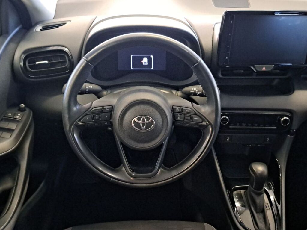 Toyota Yaris 2024 Ruskea (beige)
