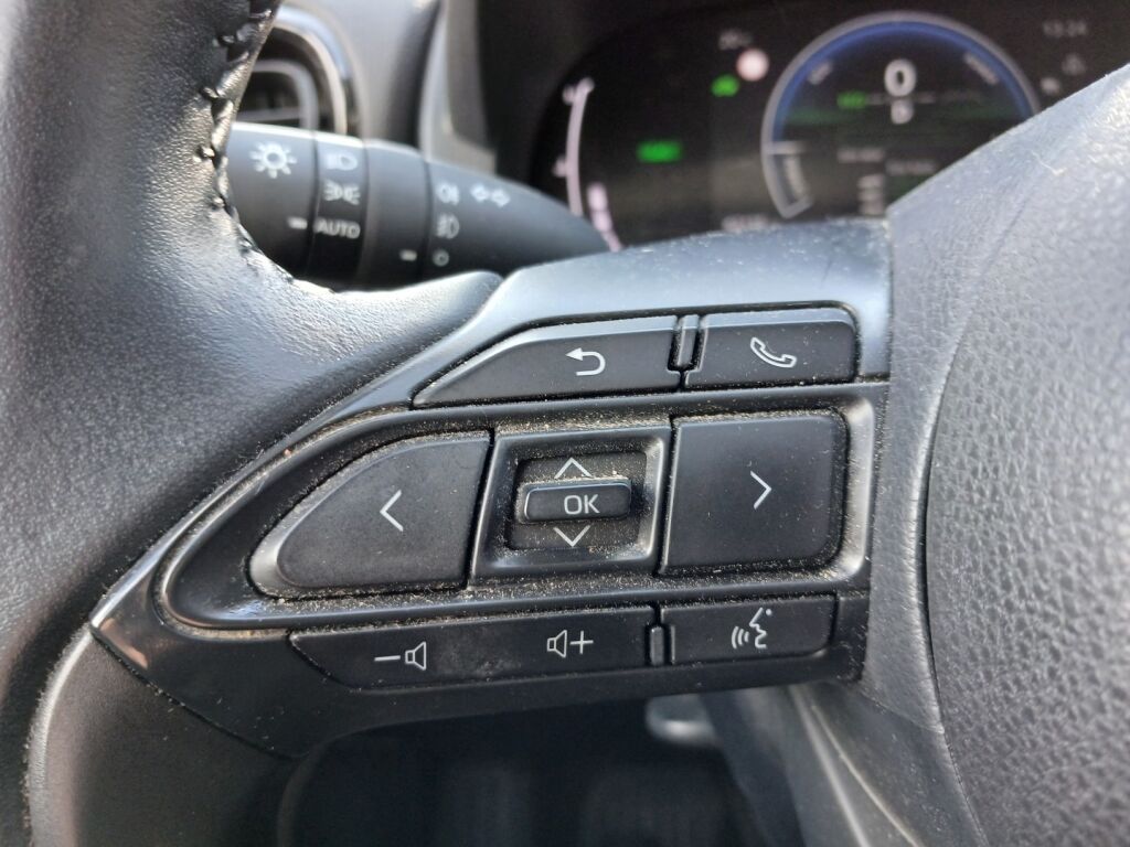 Toyota Yaris 2024 Ruskea (beige)