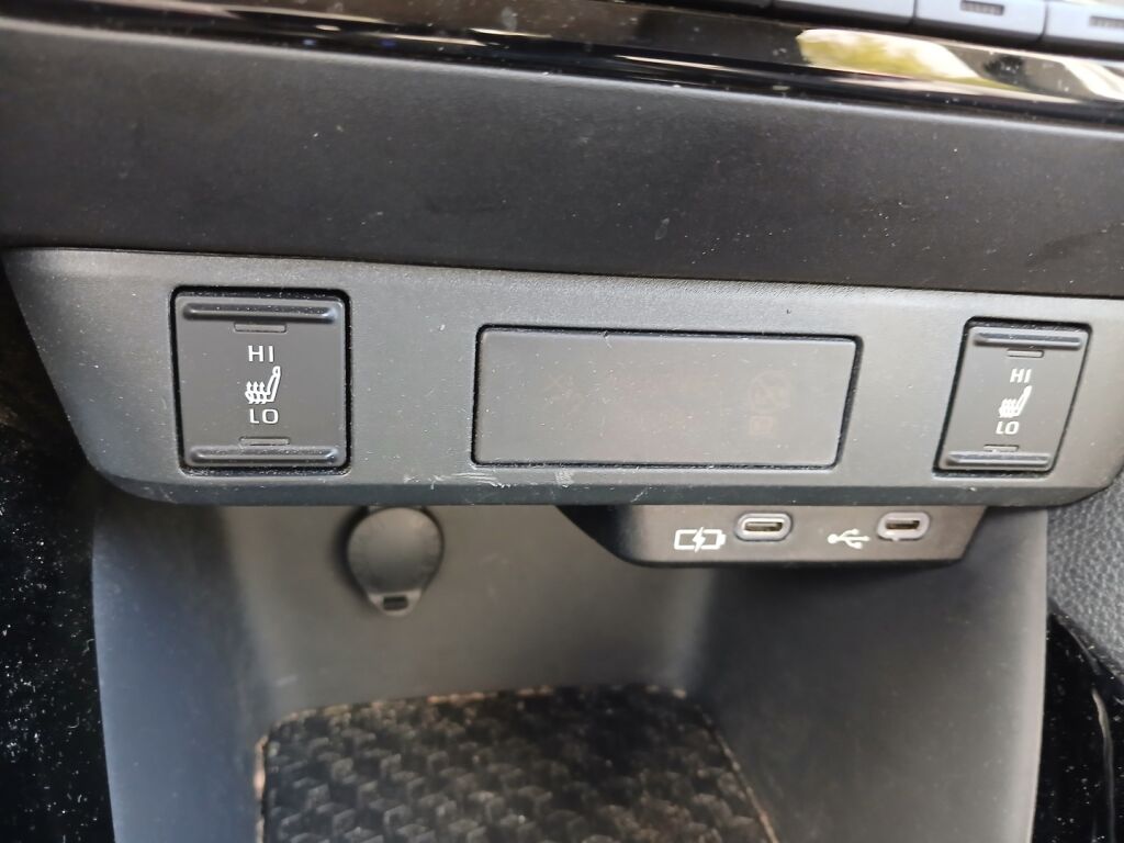 Toyota Yaris 2024 Ruskea (beige)