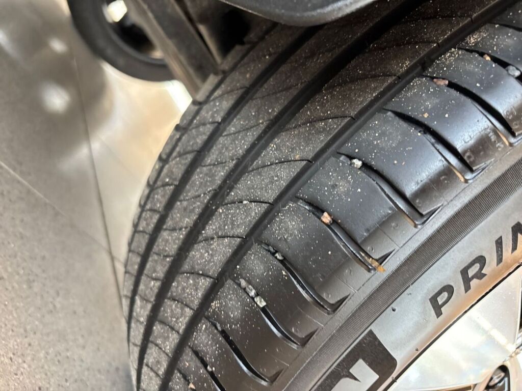 Volvo XC40 2021 Musta
