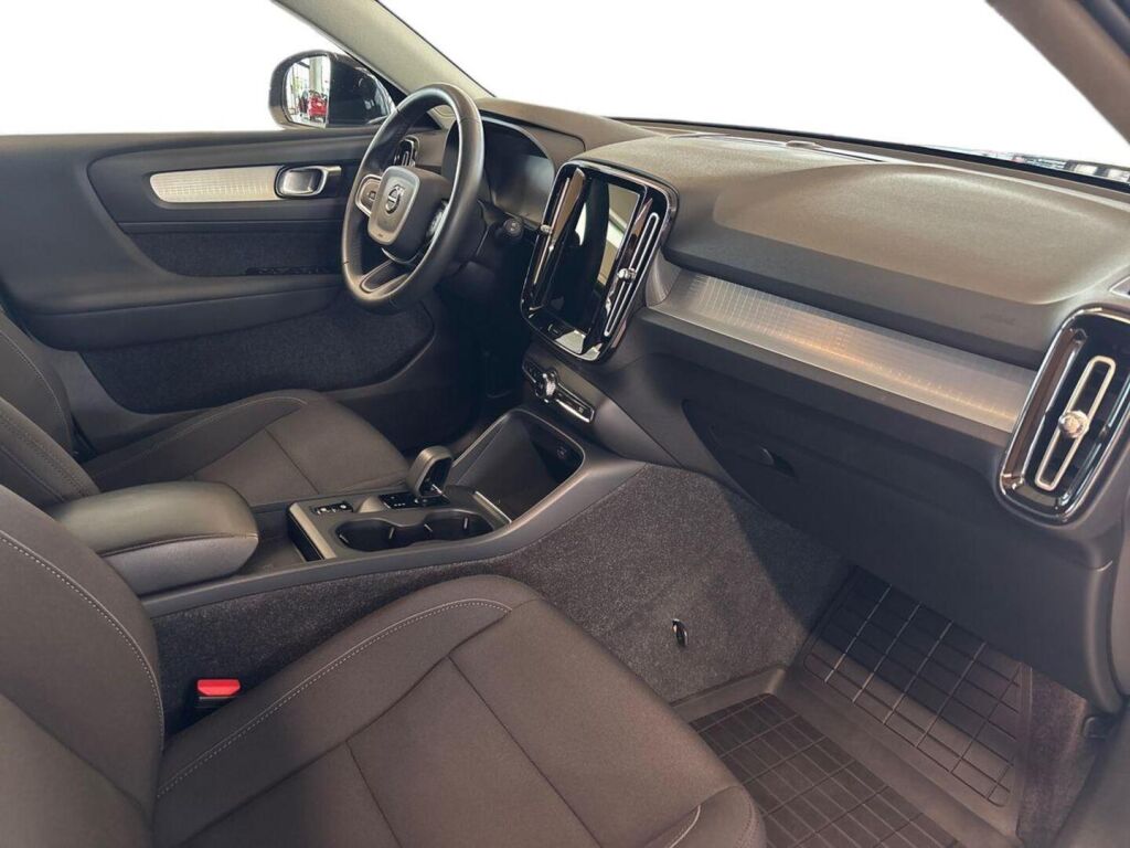 Volvo XC40 2021 Musta