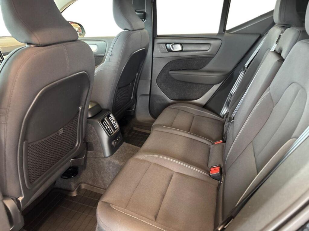 Volvo XC40 2021 Musta
