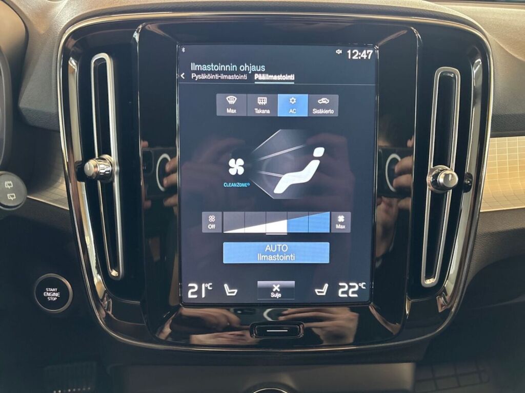 Volvo XC40 2021 Musta