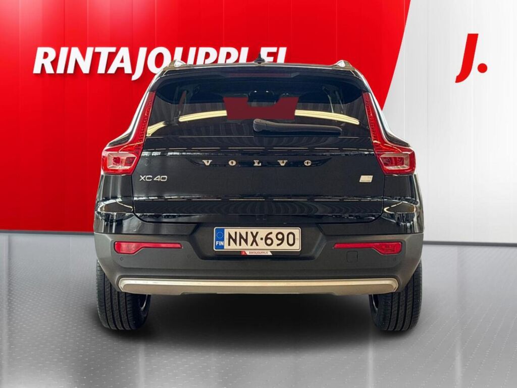 Volvo XC40 2021 Musta