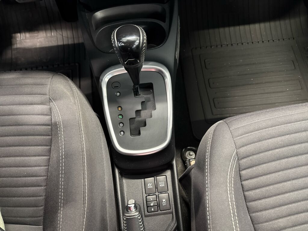 Toyota Yaris 2017 Punainen