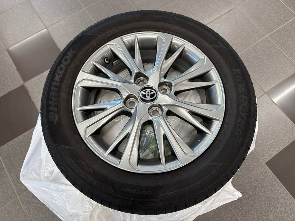 Toyota Yaris 2017 Punainen