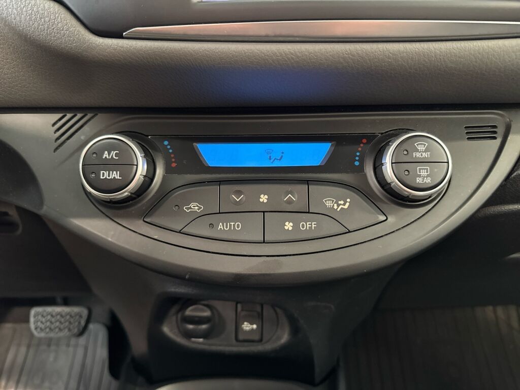 Toyota Yaris 2017 Punainen