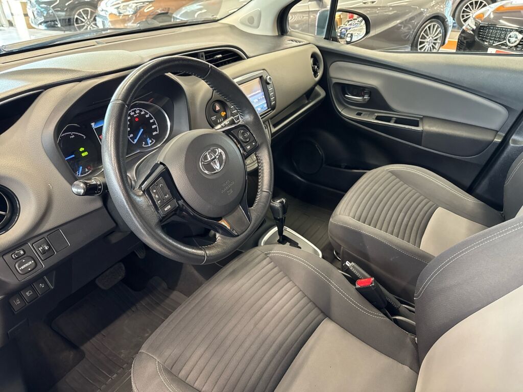 Toyota Yaris 2017 Punainen