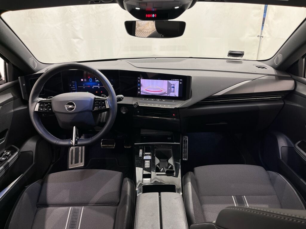 Opel Astra 2023 Musta