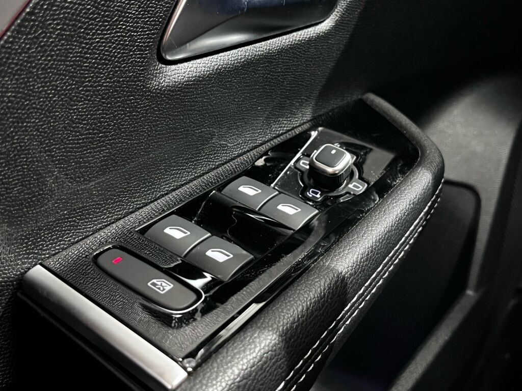 Opel Astra 2023 Musta