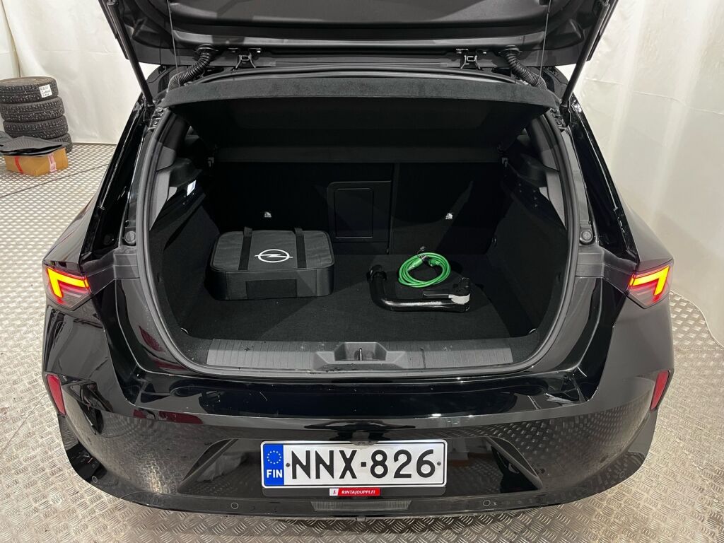 Opel Astra 2023 Musta