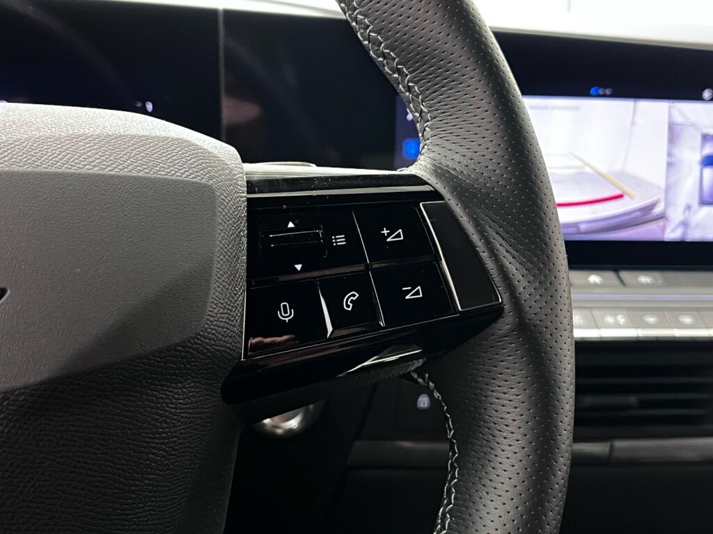 Opel Astra 2023 Musta