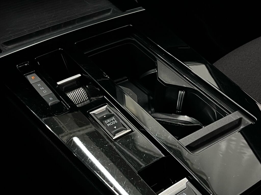 Opel Astra 2023 Musta