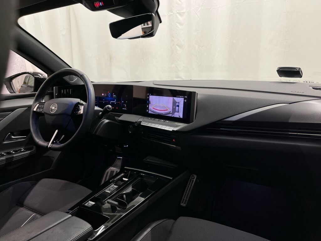 Opel Astra 2023 Musta