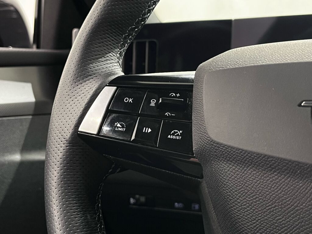 Opel Astra 2023 Musta