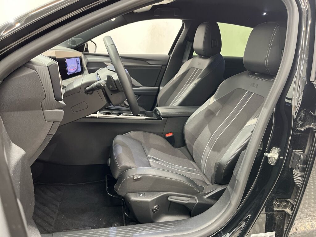 Opel Astra 2023 Musta