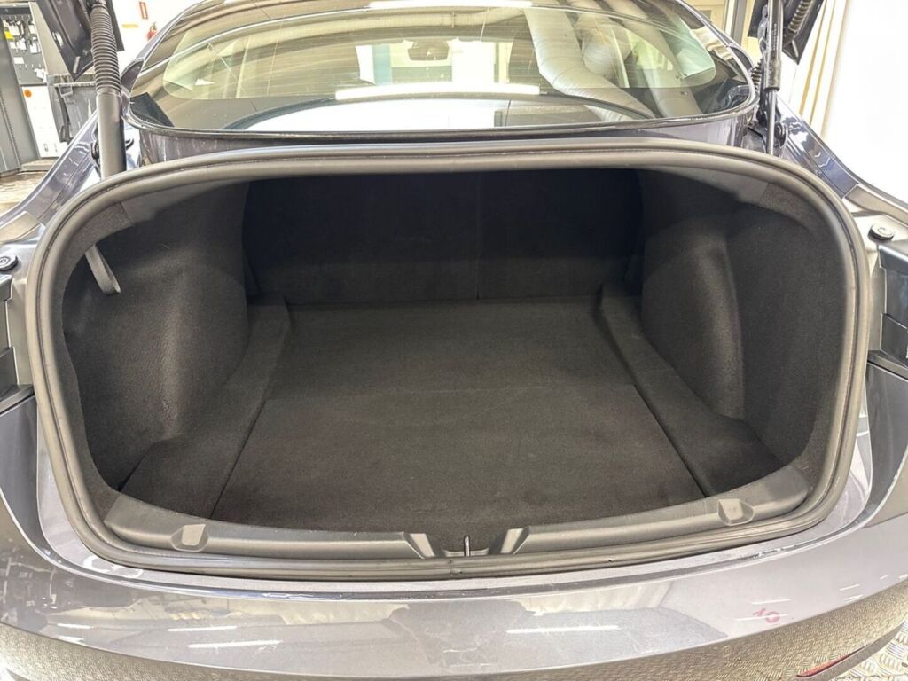 Tesla Model 3 2022 Harmaa