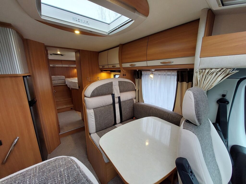 Rapido 666 DF 2012 Valkoinen