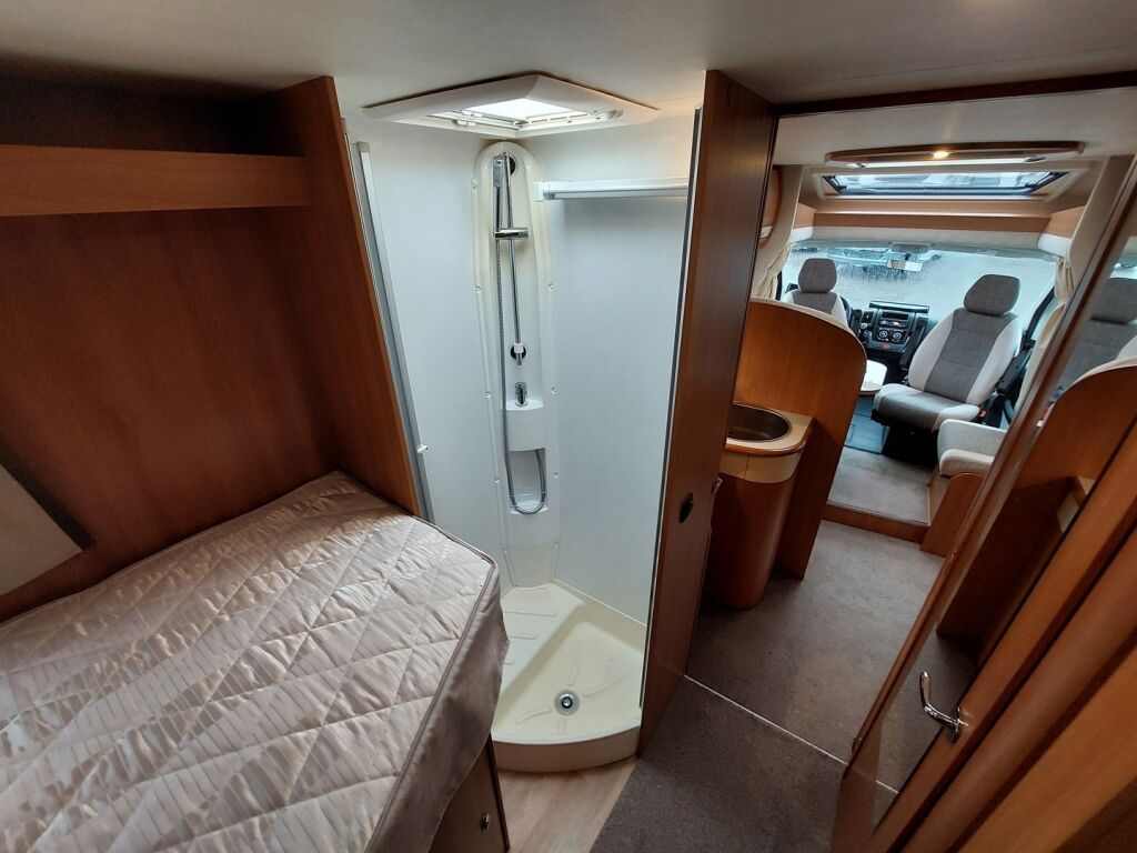 Rapido 666 DF 2012 Valkoinen