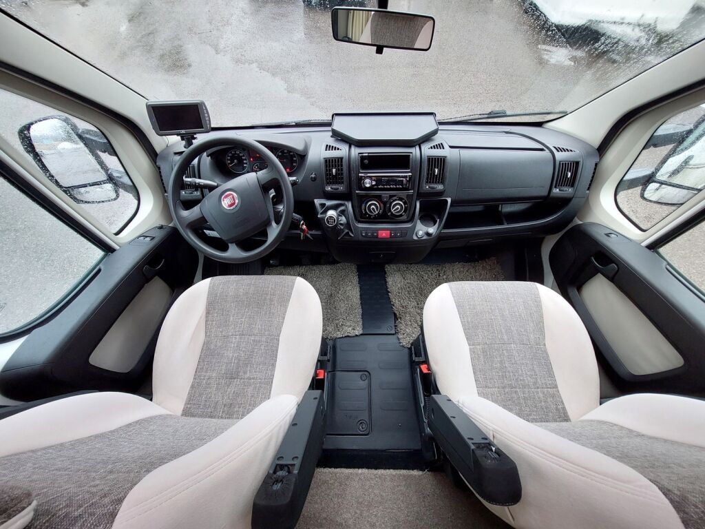 Rapido 666 DF 2012 Valkoinen