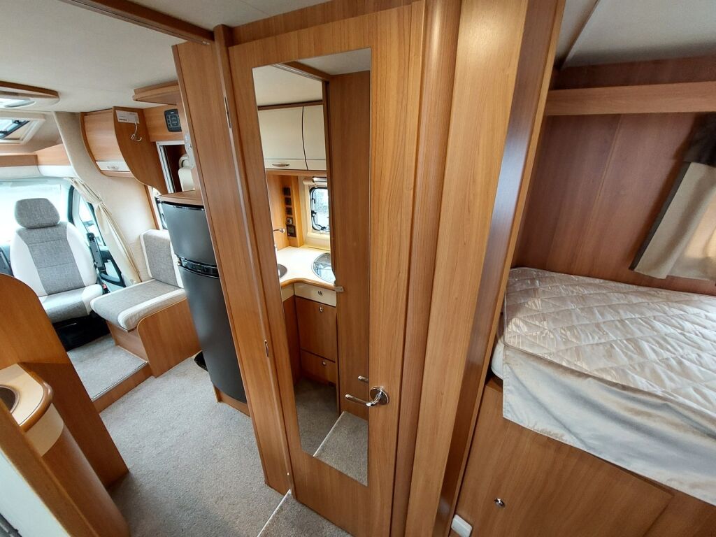 Rapido 666 DF 2012 Valkoinen