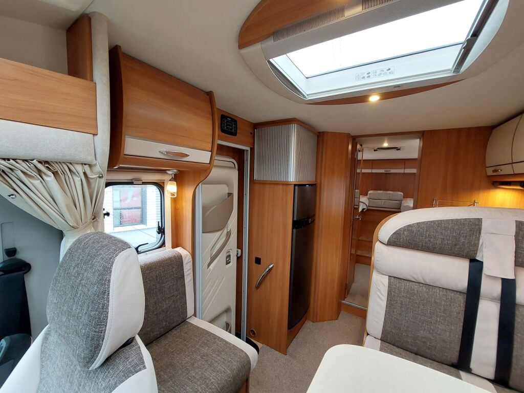 Rapido 666 DF 2012 Valkoinen