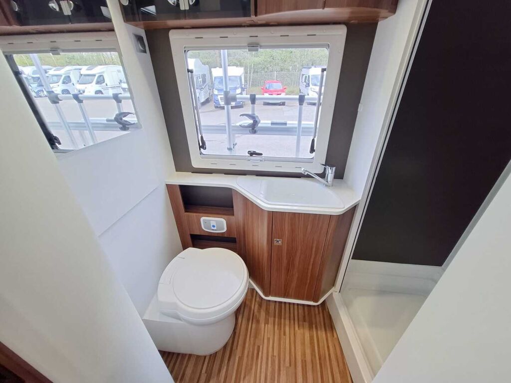 Adria Coral Supreme 670 SLT 2016 Harmaa